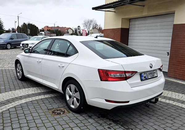 Skoda Superb cena 59500 przebieg: 149722, rok produkcji 2018 z Choszczno małe 137